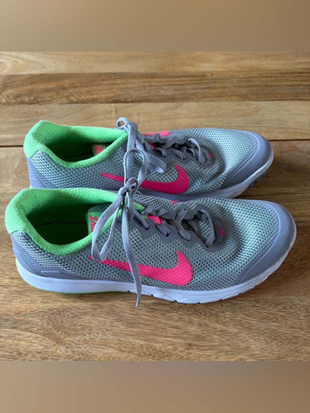 Nike Women’s FLEX EXPERIENCE RN4 Neon  Green & Pink Sneakers size 9